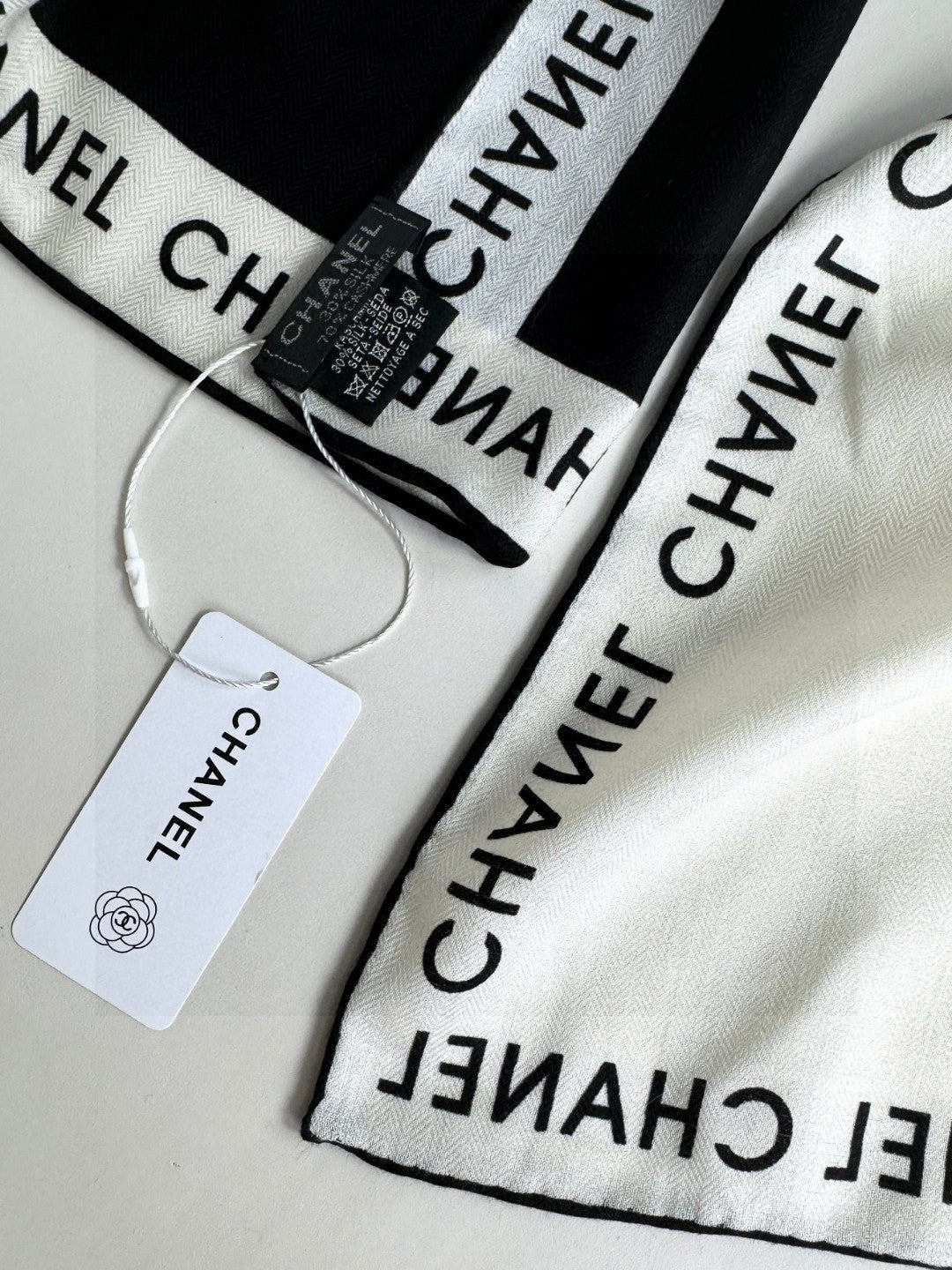 CHANEL 25S SCARF 140 IN CASHMERE SILK 702020