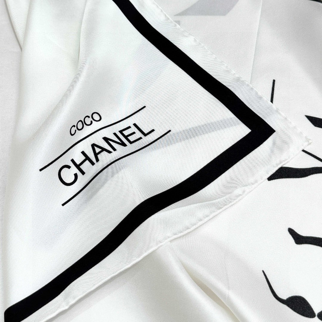 CHANEL 25S SCARF 90 IN SILK 732131