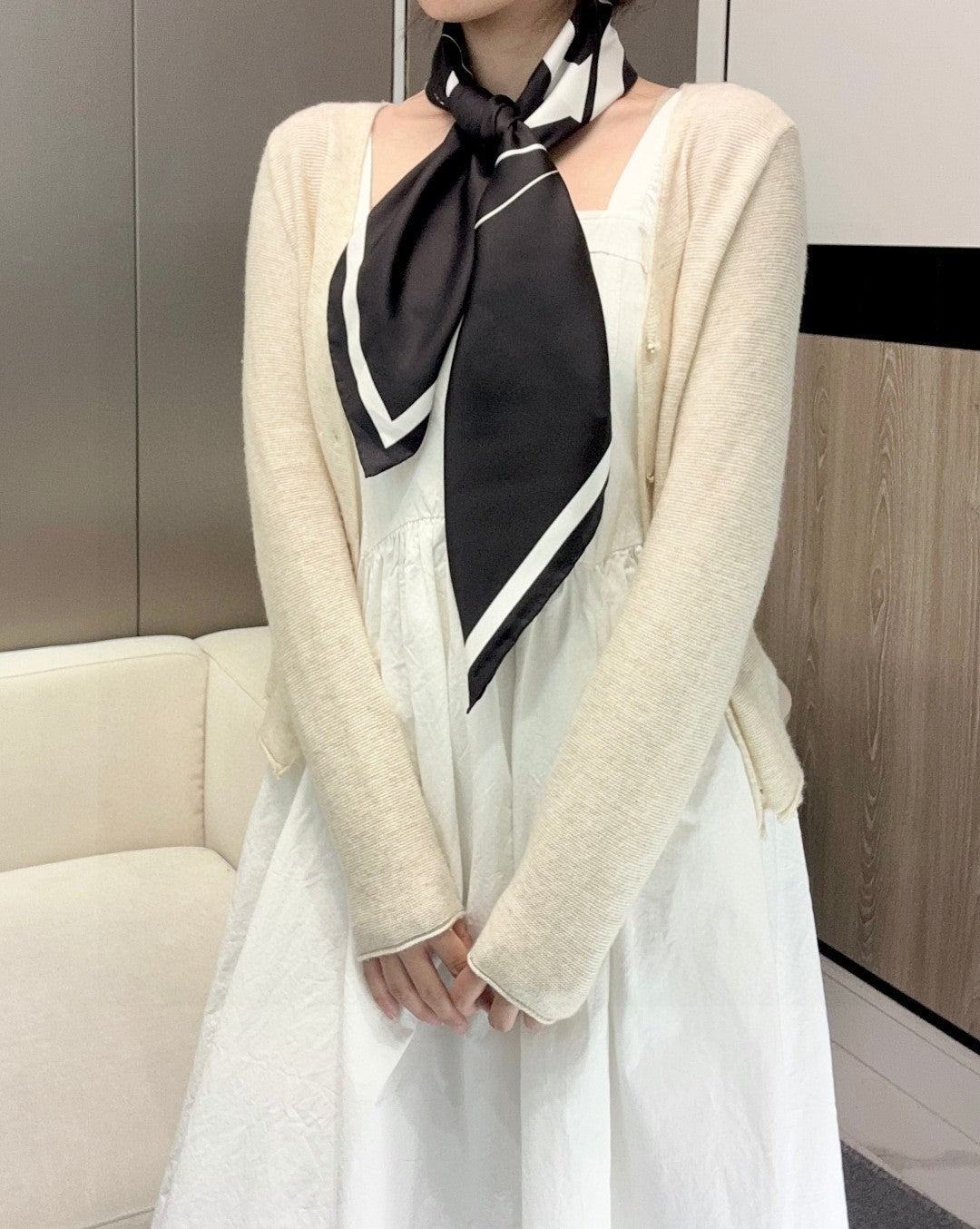 CHANEL 25S SCARF 90 IN SILK 732132