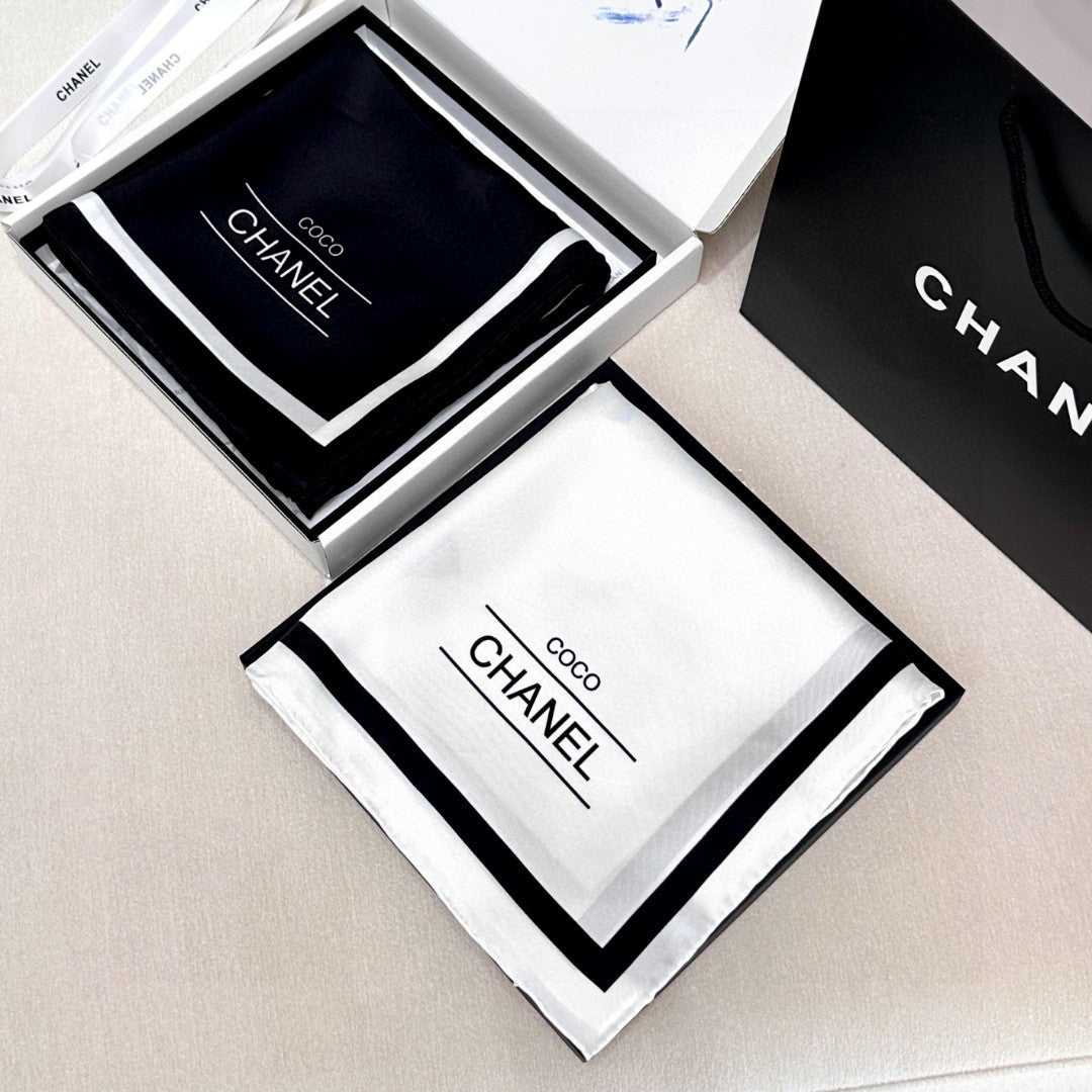 CHANEL 25S SCARF 90 IN SILK 732132